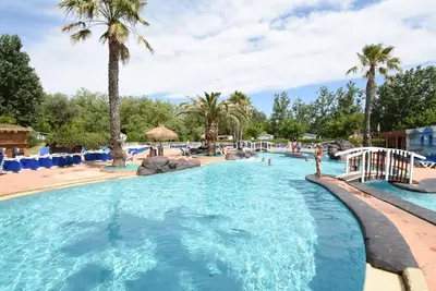 Image de Mobil home spacieux avec terrasse, idéal pour 8 personnes