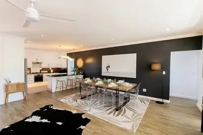 Image de Birdsong-modern, minimalist & surrounded by nature.