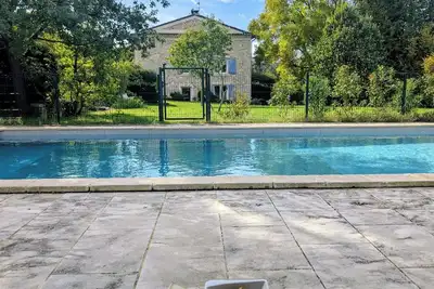Image de Maison de vacances provençale à la campagne, avec piscine & vue sur la nature