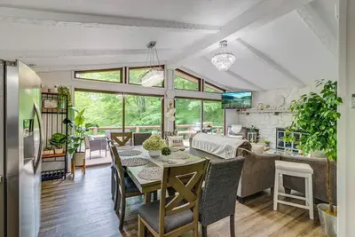 Image de Cozy Escape Near Camelback & Kalahari - Sauna, Firepit, Pool Table, Fireplace