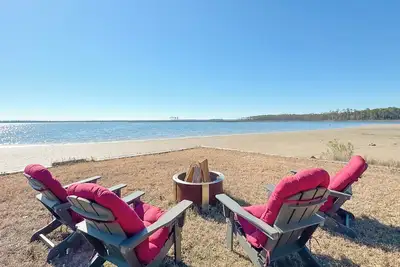 Image de Cozy Bayfront Guest Cottage - Boat Friendly Dock!