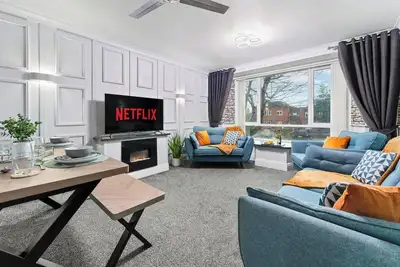 Image de Cosy 3 Bed Churchill Apartment l Sleeps 4 l Near Bhx & Nec