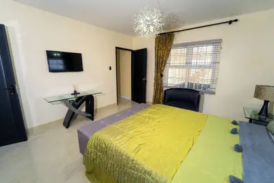 Image de Tranquil Seaview entire floor House unit. 7min away from beaches and city