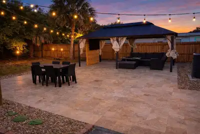 Image de Surf and nautical vibe retreat house minutes from beach and endless attractions.