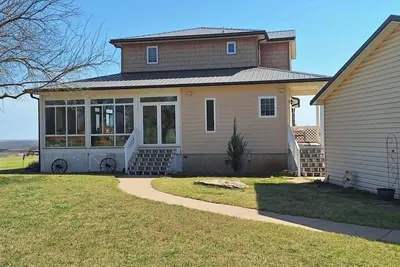 Image de Spacious 5-bedroom overlooking Kaw Lake