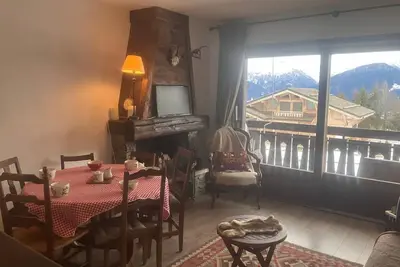 Image de 1er étage, vue montagne, balcon, cheminée ou poêle à bois, télévision, casier à ski, 50m², Combloux