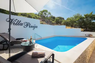 Image de Villa with private pool, terrace and garden with fireplace