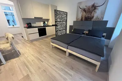 Image de 2 minutes to big, beautiful park, close to center