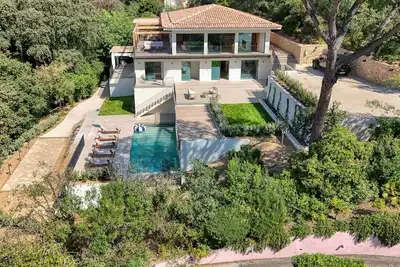 Image de Scandi design Villa, breathtaking sea views, family friendly, heated pool