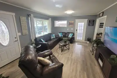 Image de Cozy Cottage Sleeps 8 close to the World Equestrian Center