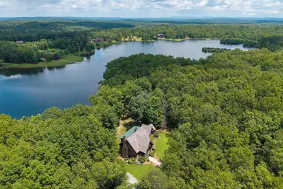 Image de Gorgeous Water front 4-bedroom cabin in perfect Fall Creek Falls, Tn