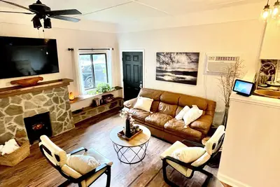 Image de 2-bedrm guesthouse on the Peninsula of Lake Norman in Denver, Nc +all essentials.