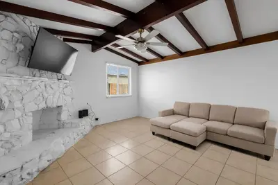 Image de Comfortable home in Quartz Hill/West Lancaster.