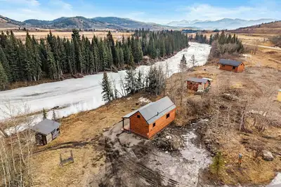 Image de Fishers Peak Luxury Riverside Cabin