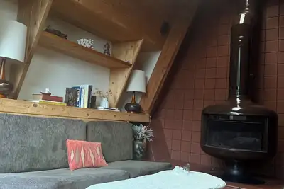 Image de Cambria 1970s “Treehouse” - The Kosmic Treehouse + Ev Charger