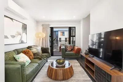 Image de Refined Luxury Retreat with Premium Comforts.