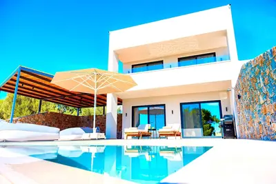 Image de Villa luxueuse 'Selene 3' pour 6 pers. avec piscine privée, vue montagne et campagne