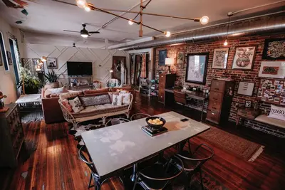 Image de The Peacock Loft — Artistic Loft Escape