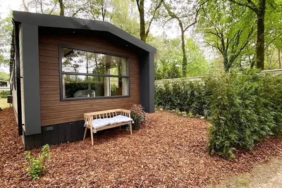 Image de Chalet on Park 't Veluws Hof in Hoenderloo - With Shared Swimming Pool in Summer Season
