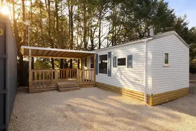 Image de Mobil-home « Pro » avec terrasse privée et Wi-Fi