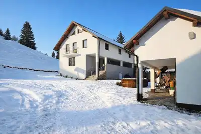 Image de Tranquil 4-bedroom cabin in charming Colibita perfect for a relaxing getaway.