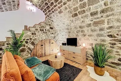 Image de Là où murmurent les pierres, suite voûtée d'exception au coeur du Puy-en-Velay