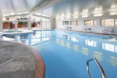 Image de Bear Lake | Couples Lake Retreat | Pool + Lake