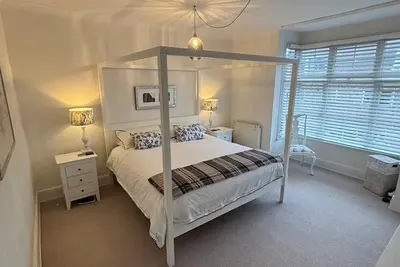 Image de Crew house all singles sleeps 7. Only a 5 min walk from Cowes town and marinas.