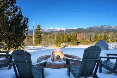 Modern Cabin w/ Lake Views | Hot Tub + Firepit