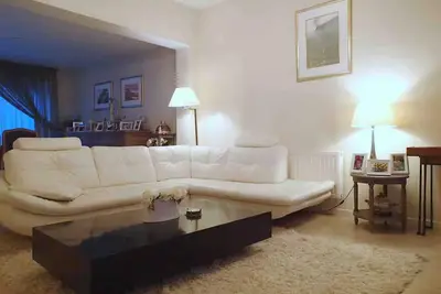 Image de 5000Sqfeet/3floors+studio/3parking/nearcity/garden