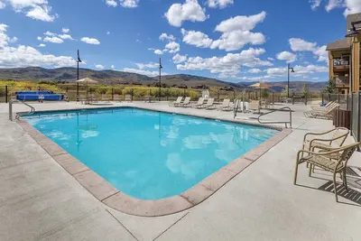 Image de Rocky Mountains | Family Mountain Escape | Pool + Hot Tub | 3br Sleeps 10