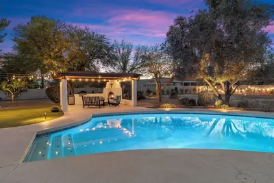Image de Upscale, Private, 1-Acre Paradise Valley Home. Pool, Labyrinth & Luxe Design