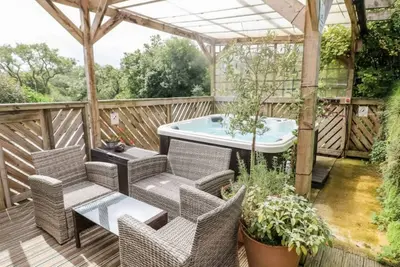 Image de This converted barn with hot tub offers the perfect rural escape