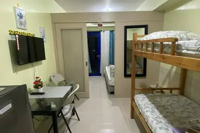 Image de Cozy 1-bedroom condo in cool Pasay City with Ac