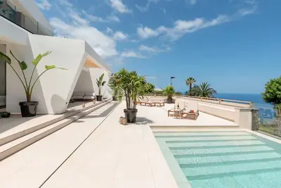 Image de New villa, modern, heated pool, sea views & relaxation