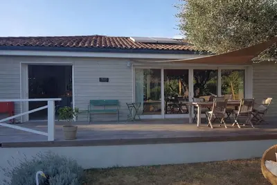 Image de Le125b-Bois et nature – villa de vacances contemporaine de plein pied