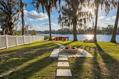 Image de Newly Renovated 3br Lakefront Retreat. Fishing, Kayaks & Sunset Views. Odessa