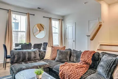 Image de 4br Townhouse | King Bed | 3-Story | Northlake