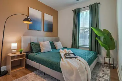 Image de 4br Townhouse | King Bed | 3-Story | Northlake