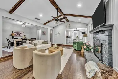 Image de Allen Family Oasis - Kid-Friendly Home with Backyard Retreat Near Allen Events