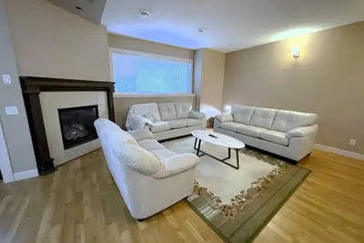 Image de Modern 2br Walk-Out Suite | 2 Baths | UpperMission