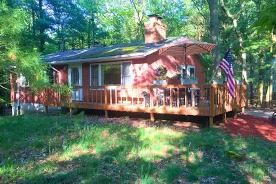 Image de Your Lake Michigan Hideaway: Cozy Cottage Surrounded by Trees