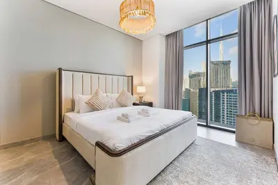 Modern 2Bed with Iconic Burj Khalifa & Canal Views