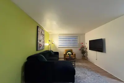 Image de Comfortable 2-Bedroom West Island Apt: Sleeps 6