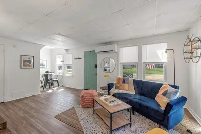 Image de Sylvania area cute 1 story home + guesthouse!