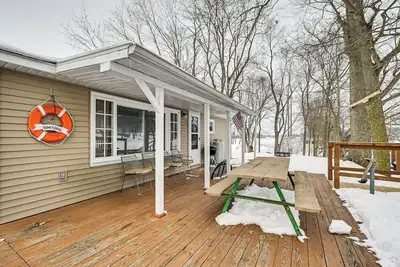 Image de Deck & Fire Pit! Muskingum Fishing Cabin