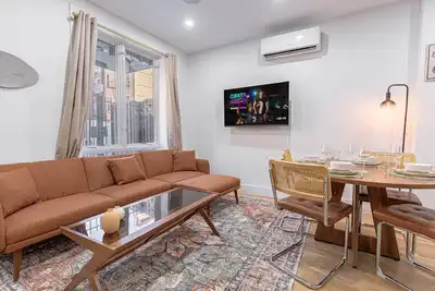 Image de Bright Studio Duplex w/ Backyard & W/D