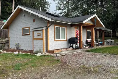 Image de Cozy family friendly cottage close to beach and mountain bike trails!