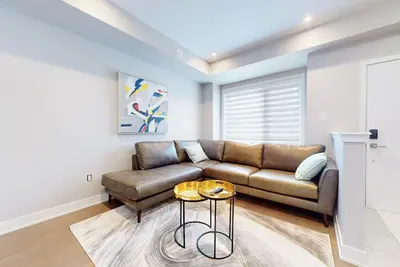 Image de Large 5 Bedroom/5 Bath [Near Rogers Stadium/Downsview by Keele and Wilson St]