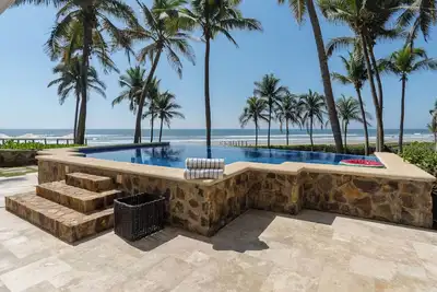 Image de Oceanfront luxury apartment\nbeach access